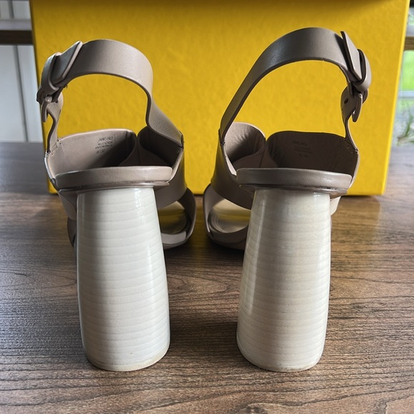 Mercedes Castillo healed dress sandals in sandstone/ivory smooth calf size 8 - Picture 5 of 11